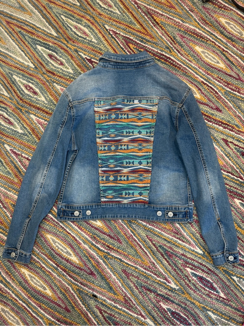 🏜️🌵👖Distressed Blue Denim Jacket Coat w/ Aztec Southwest embroidered design 👖🌵🏜️ - Picture 5 of 6
